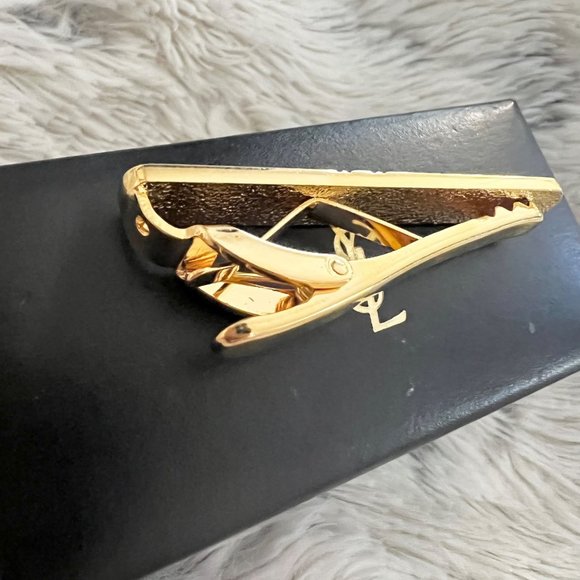 Like New Tie Clip in Vintage Yves Saint Laurent Box YSL - Picture 10 of 14